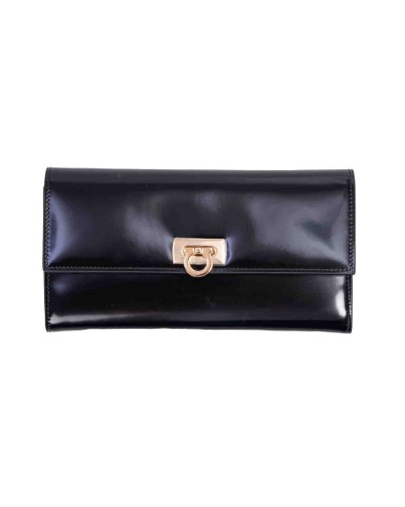 Shop SALVATORE FERRAGAMO  Portafoglio: Salvatore Ferragamo portafoglio continental con chiusura Gancini.
Decorato da fibbia Gancini in finitura dorata. 
Interno organizzato per contenere banconote, carte di credito e documenti grazie ai molteplici comparti.
Dimensioni: altezza 10.0 CM lunghezza 19.0 CM profondità 3.0 CM.
Composizione: 100% pelle di vitello.
Fabbricato in Italia.. 220433 760666-002